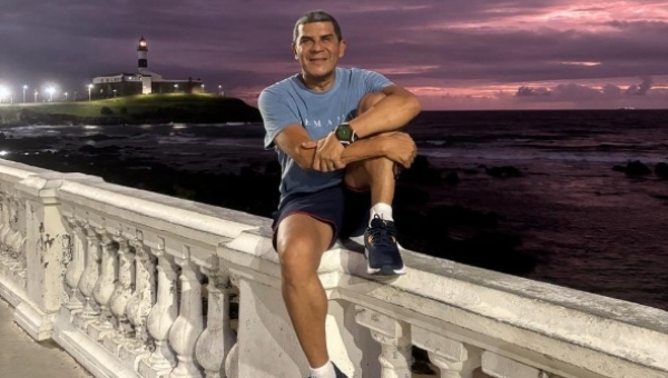 Colunista social Moisés Alencastro é encontrado morto em sua residência em Rio Branco